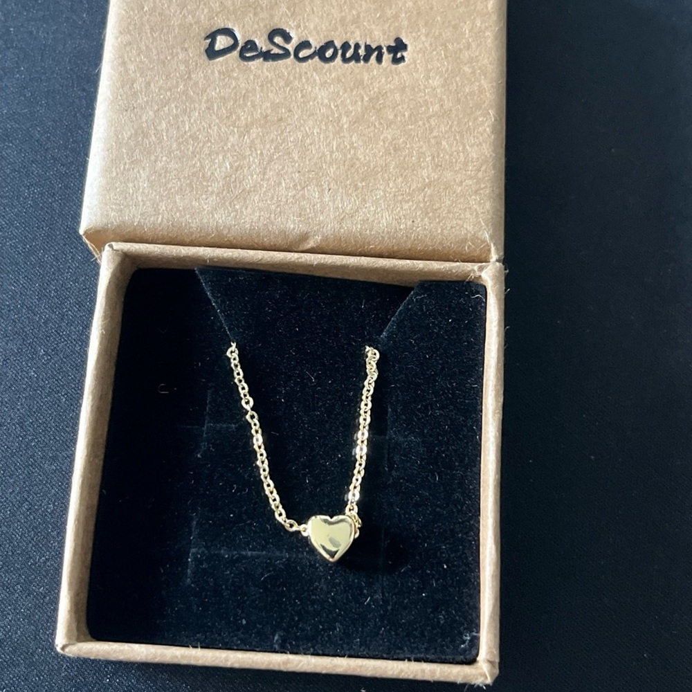 Gold Tone 8” Necklace With Tiny Heart